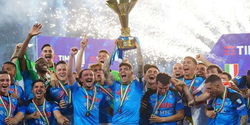 Câu lạc bộ Napoli là một trong những đội bóng hàng đầu Serie A 